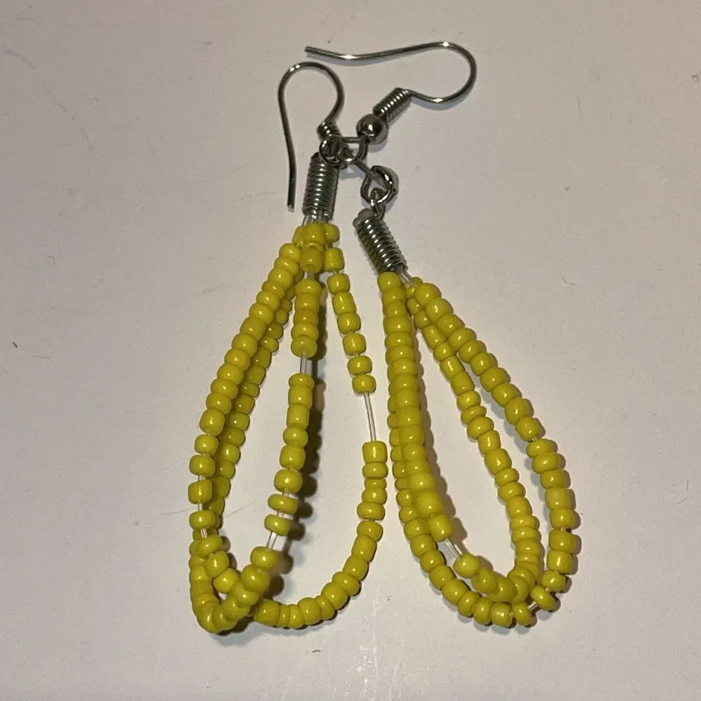 Two sets of beaded earrings - Picture 3 of 3